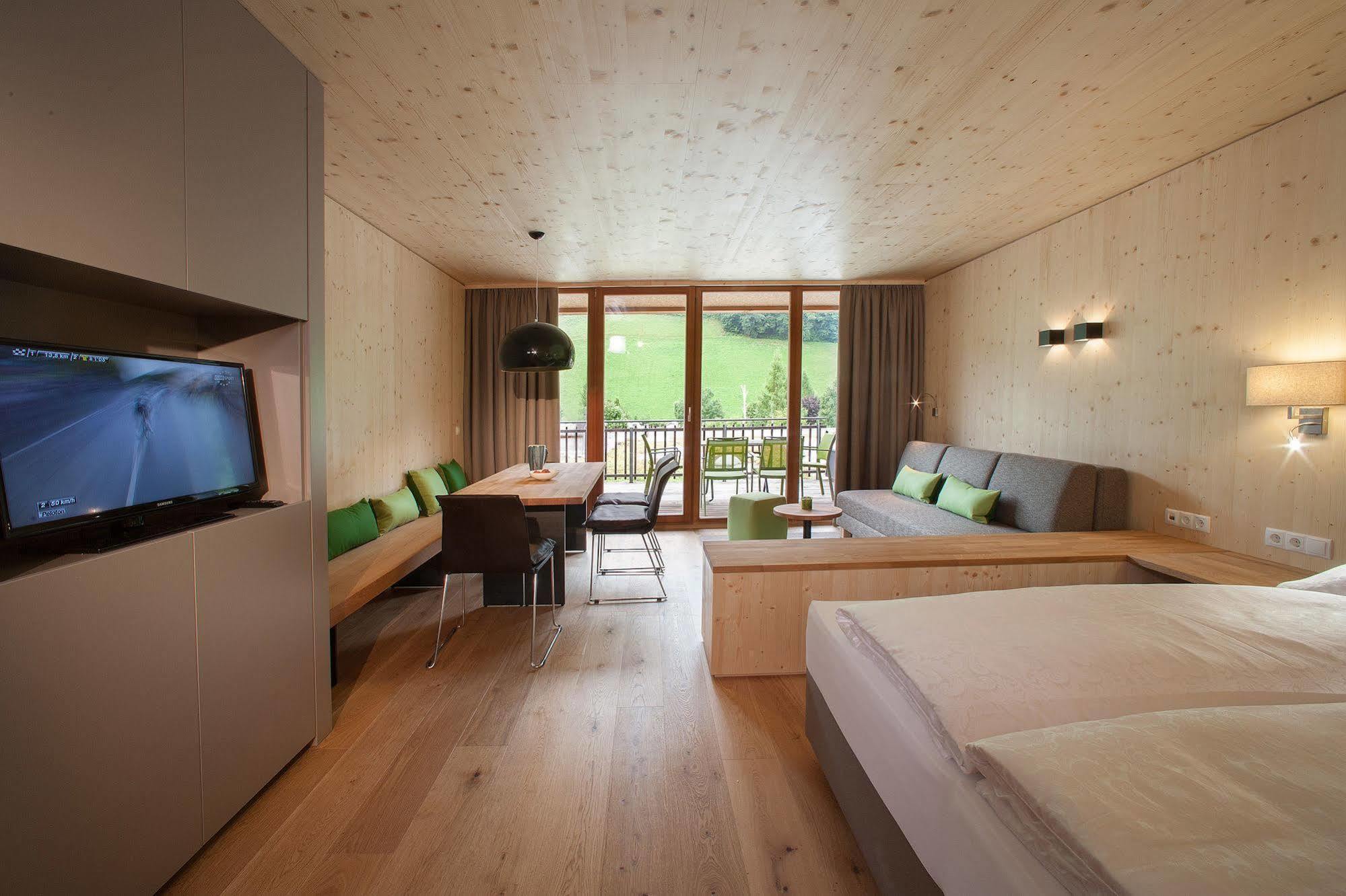 Natuerlich Hell. Aparthotel & Camping Fügen Εξωτερικό φωτογραφία